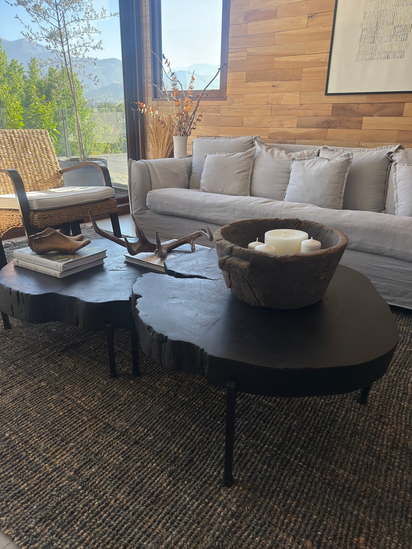 Mesa Centro Coigue Negra Cerro Castillo